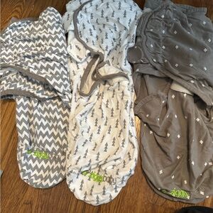 Lot of 5 Infant Swaddles - size S/M